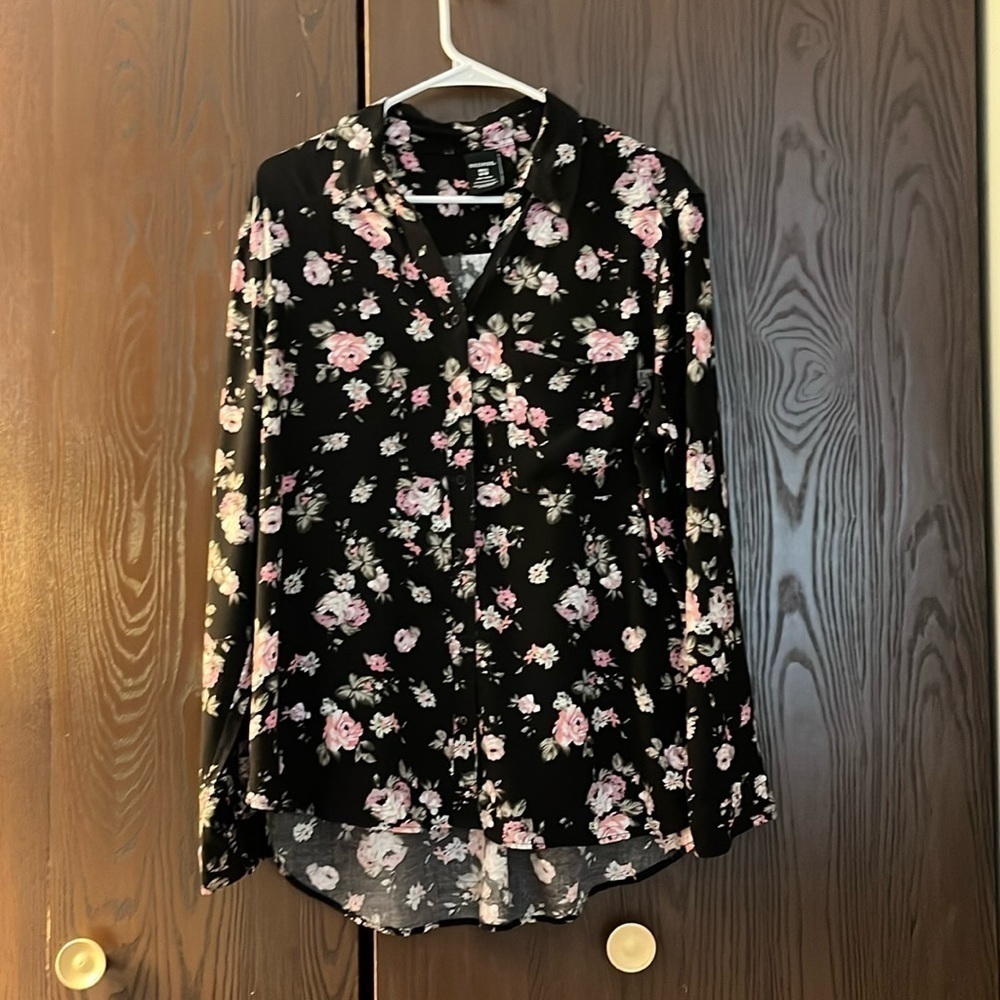George black long sleeved blouse with pink/ white floral pattern. Size 16/18.
